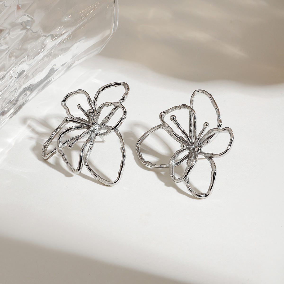 Boucles d'oreilles puces filigranes pour femme motif floral