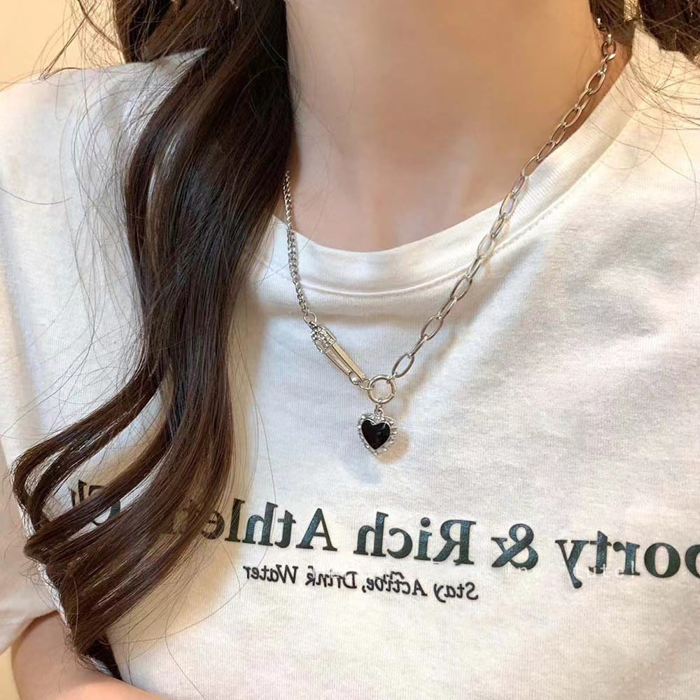 Collier avec pendentif en forme de cœur