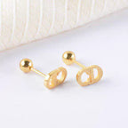 Boucles d'oreilles puces élégantes pour femme avec logo doré