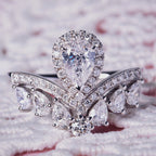 Bague élégante pour femme avec pierre en forme de goutte et cristaux