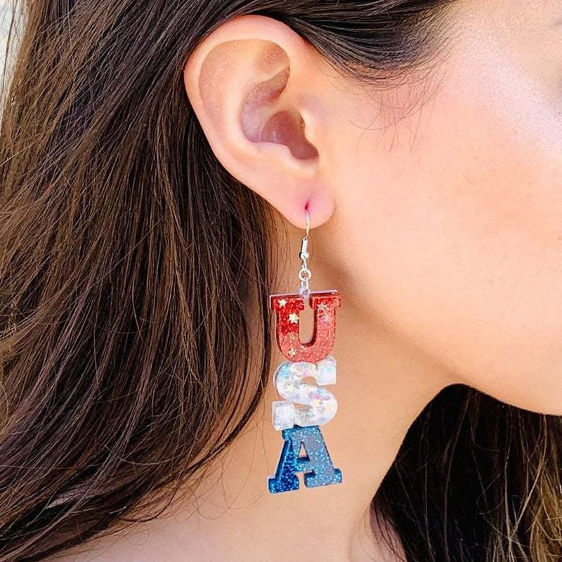 Boucles d'oreilles longues lettres en acrylique avec effet hologramme et paillettes