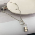 Collier pour femme avec pendentif cadenas unique