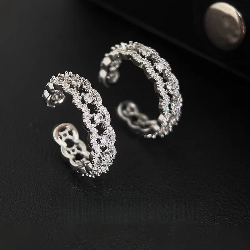 Bague élégante pour femme avec détails en zircone étincelants