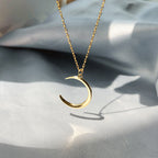 Collier pour femme avec pendentif lune