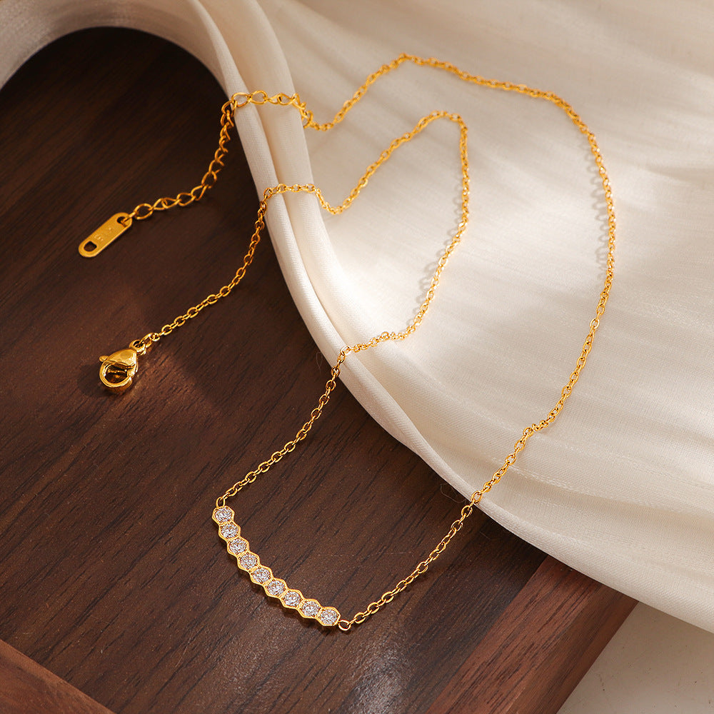 Collier délicat pour femme avec détail en cristal étincelant