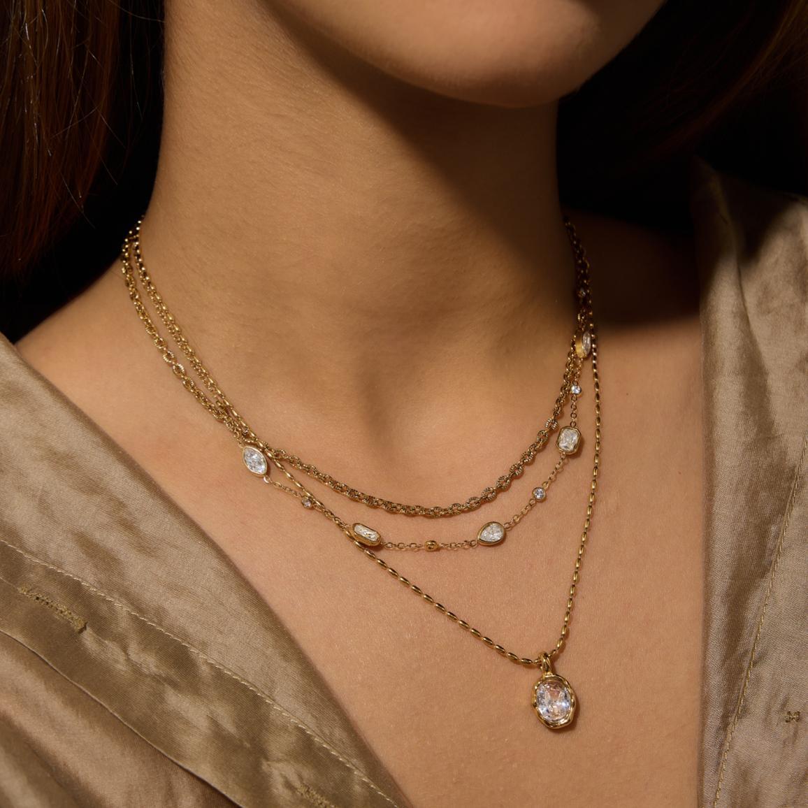Collier pour femme en acier inoxydable avec détails en cristal étincelants