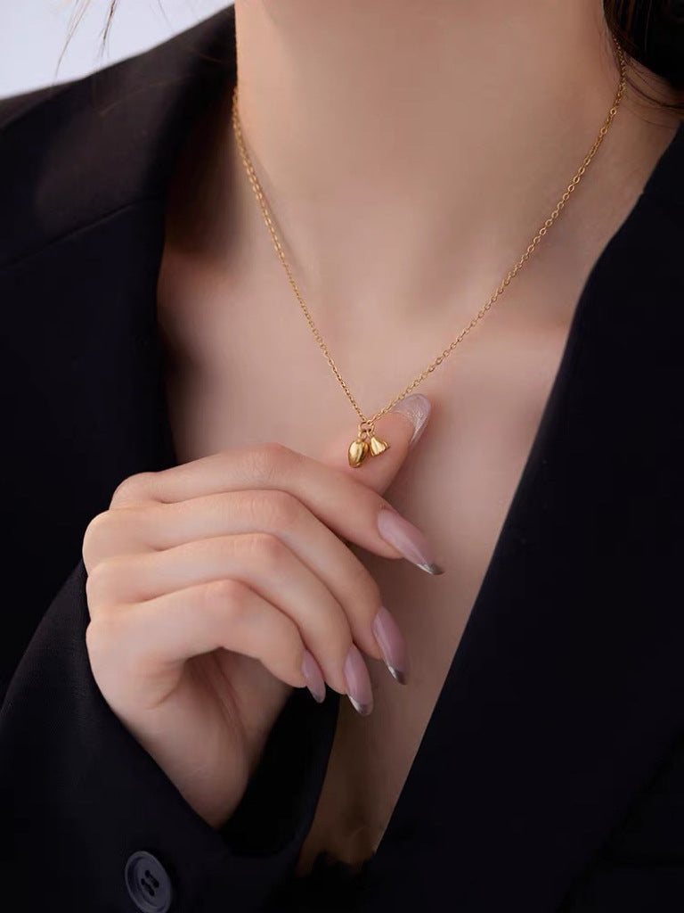 Collier pour femme avec pendentifs minimalistes modernes