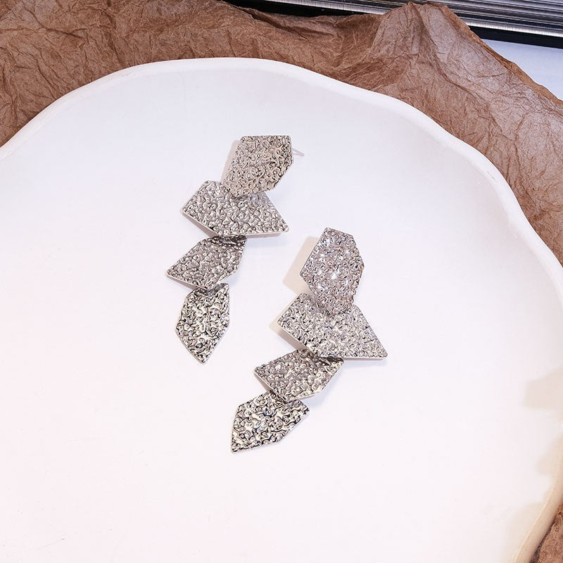 Boucles d'oreilles pendantes pour femme motif feuille