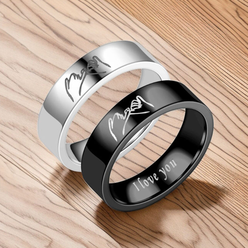 Bague pour homme avec symbole d'amour gravé et finition brillante