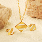 Collier moderne pour femme avec pendentif géométrique