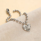 Collier pour femme avec pendentif cœur unique et perles brillantes