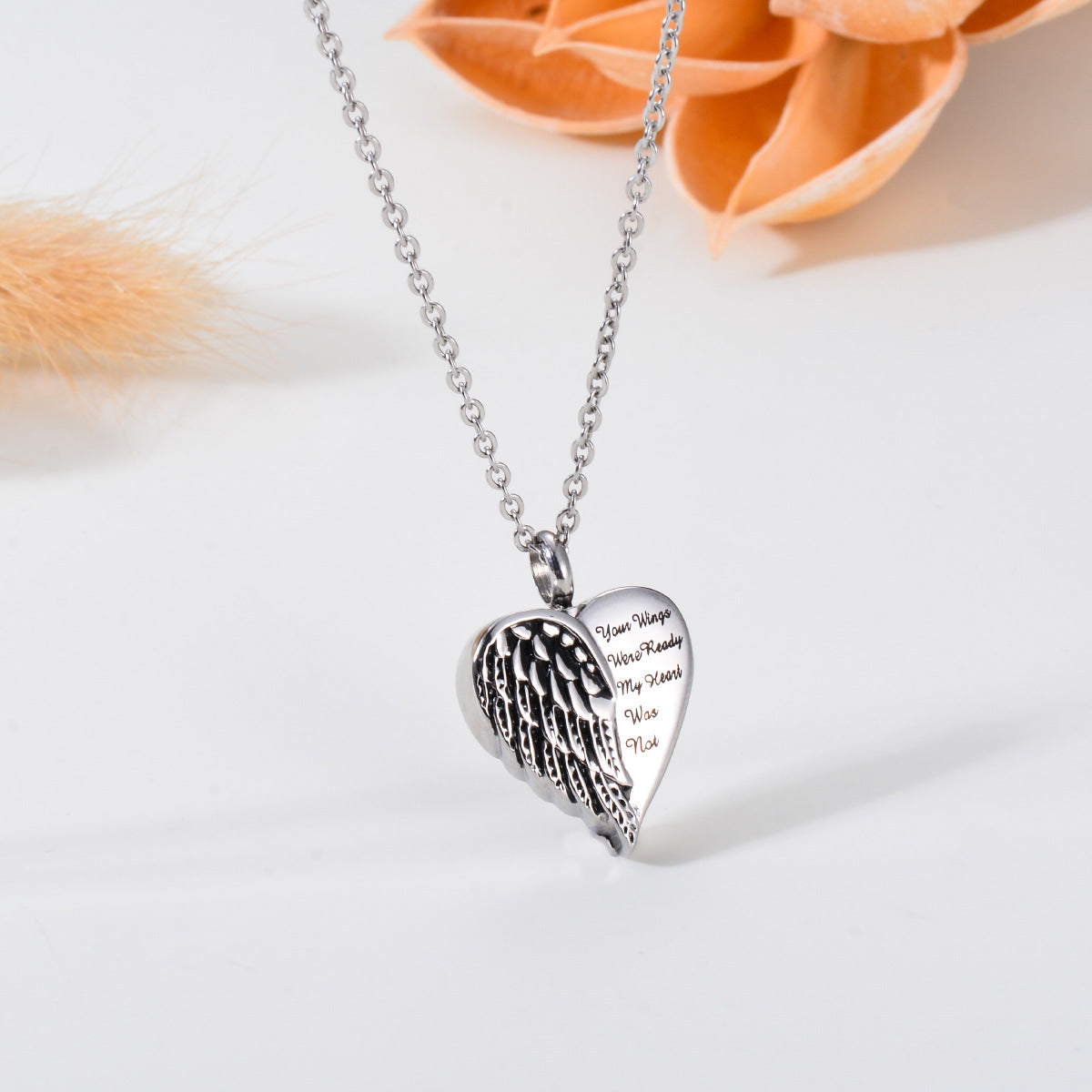 Collier pour femme avec pendentif cœur ailé