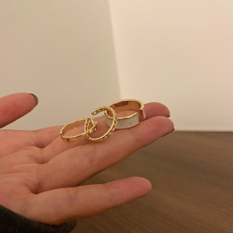 Bague pour femme au design texturé artistique