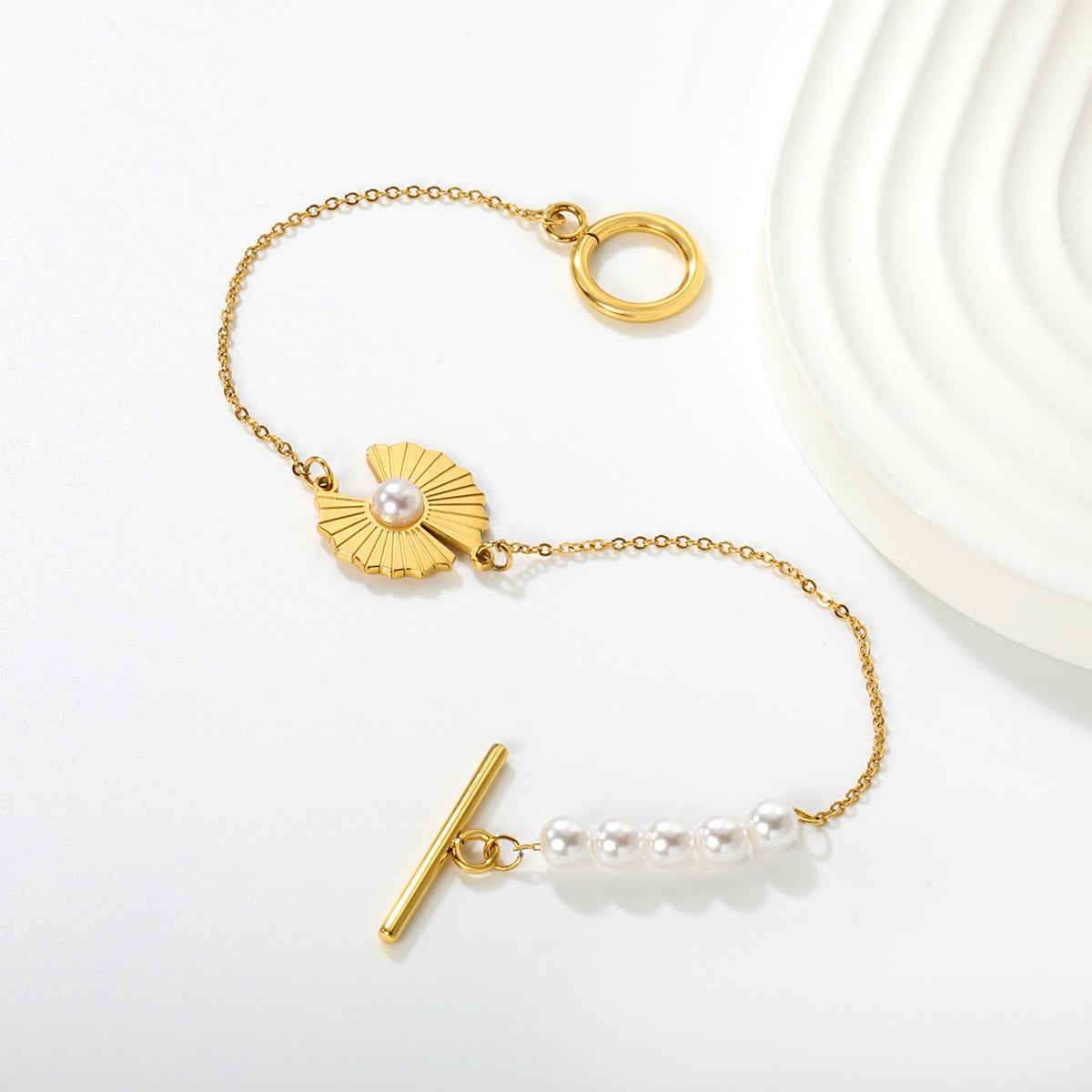 Bracelet de perles pour femme avec motif coquillage et fermoir toggle
