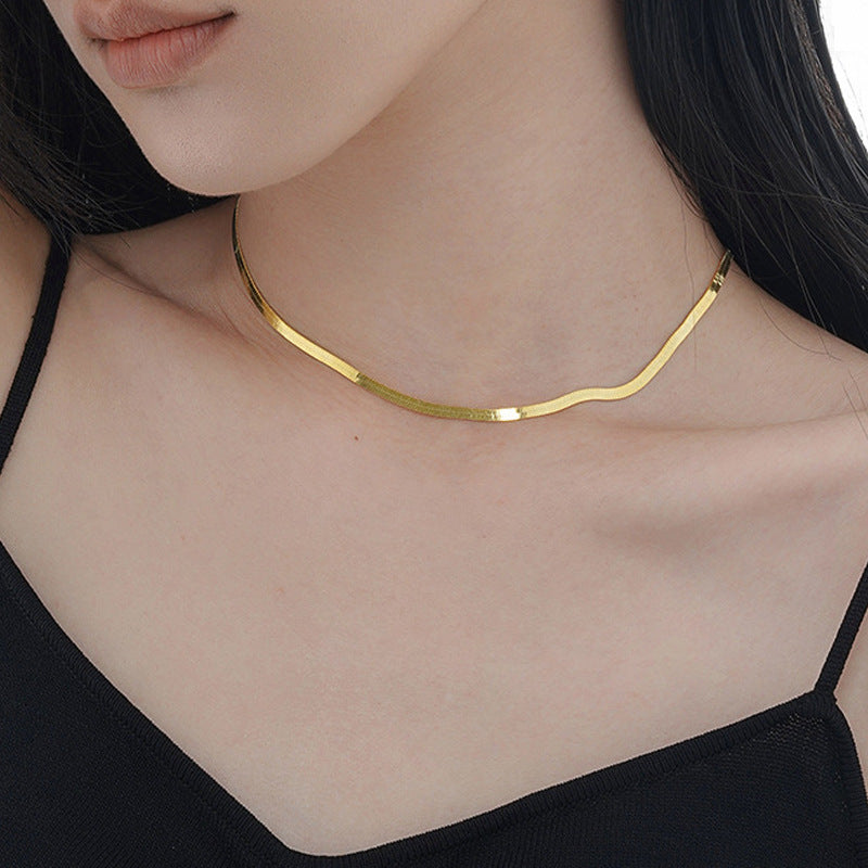 Collier pour femme avec pendentif incurvé en argent