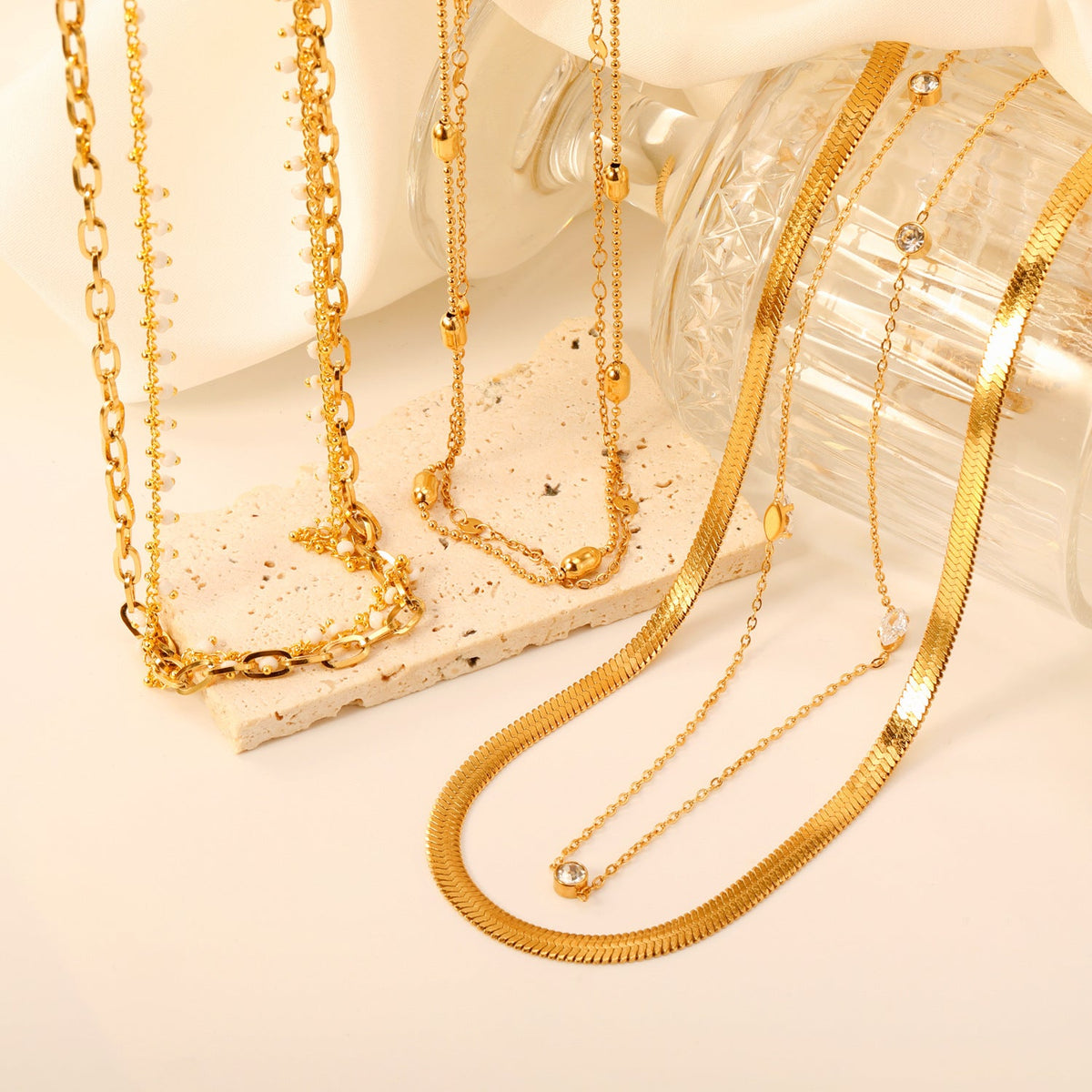 Collier pour femme avec motifs d'yeux et chaîne en acier inoxydable doré