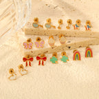Boucles d'oreilles modernes avec pendentifs colorés