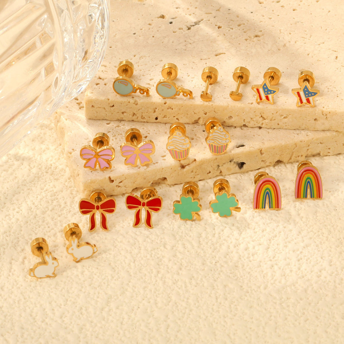 Boucles d'oreilles modernes avec pendentifs colorés