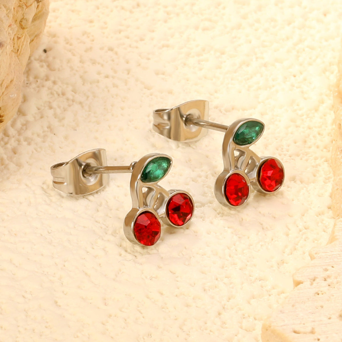 Boucles d'oreilles puces pour femme motif cerise