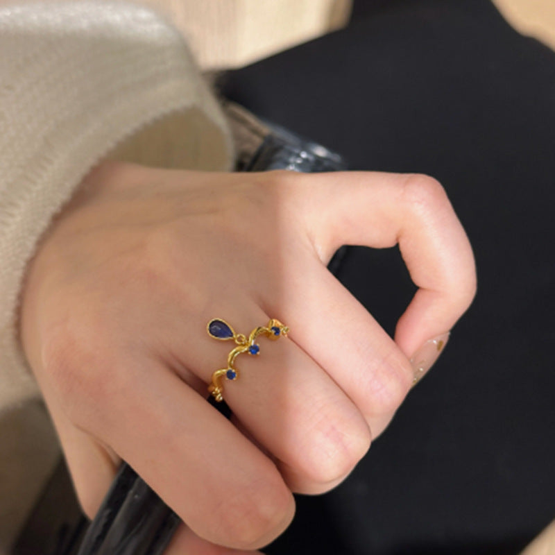 Bague pour femme avec éléments en zircone colorés et pendentif goutte