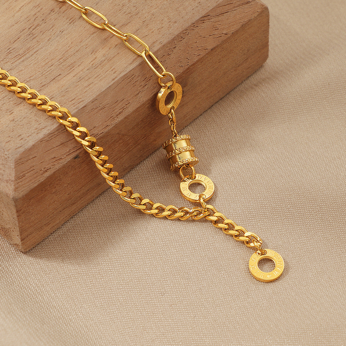Collier à maillons dorés glamour pour femme