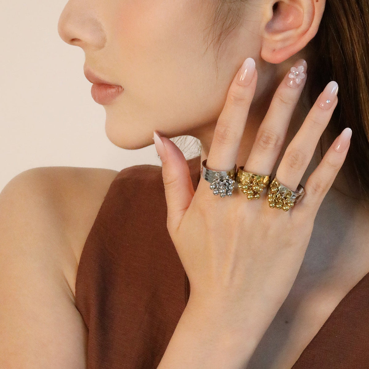 Bracelet ouvert pour femme avec pendentif perle
