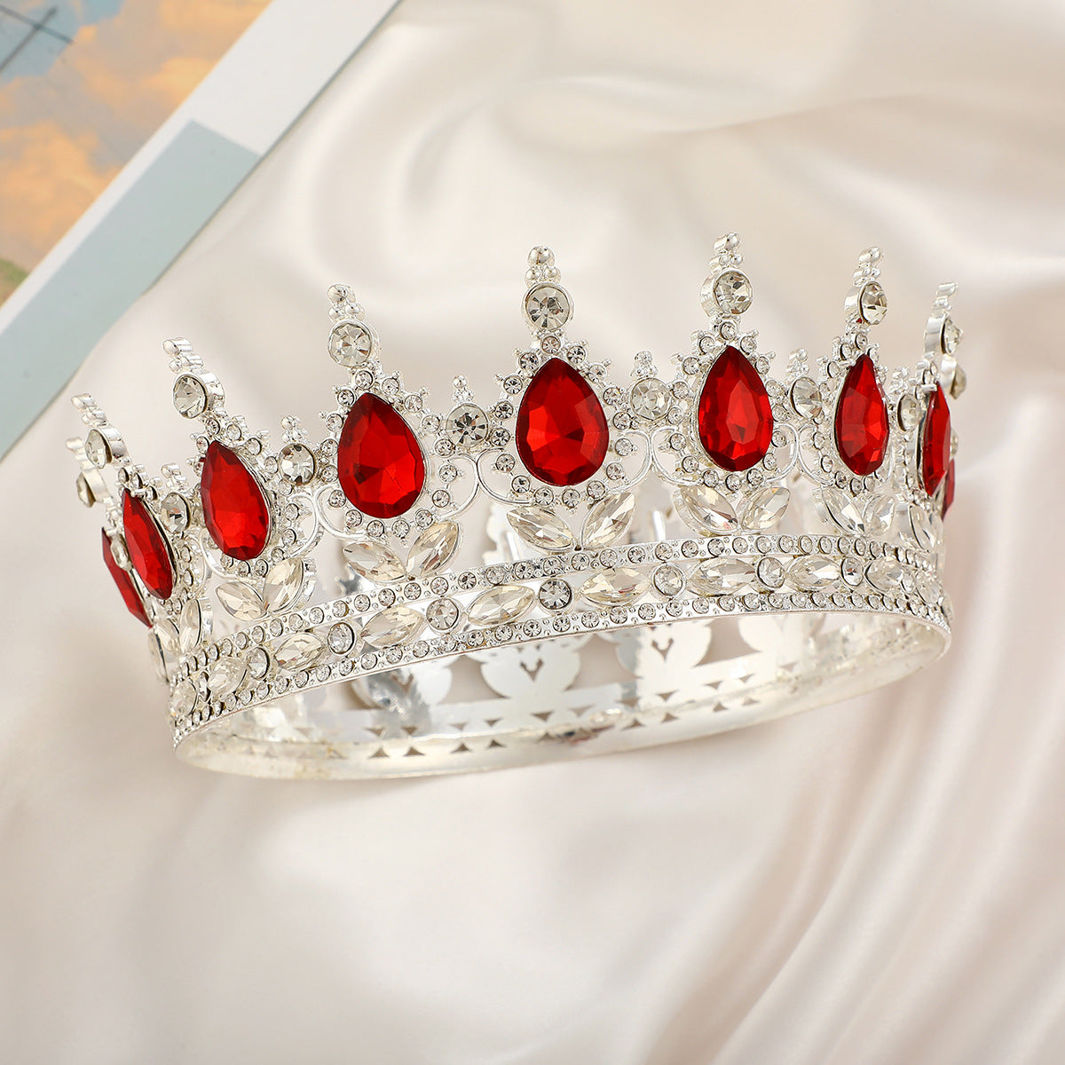 Couronne festive luxueuse pour femme avec pierres précieuses
