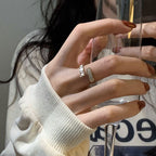 Bague tendance pour femme avec design moderne et détails élégants
