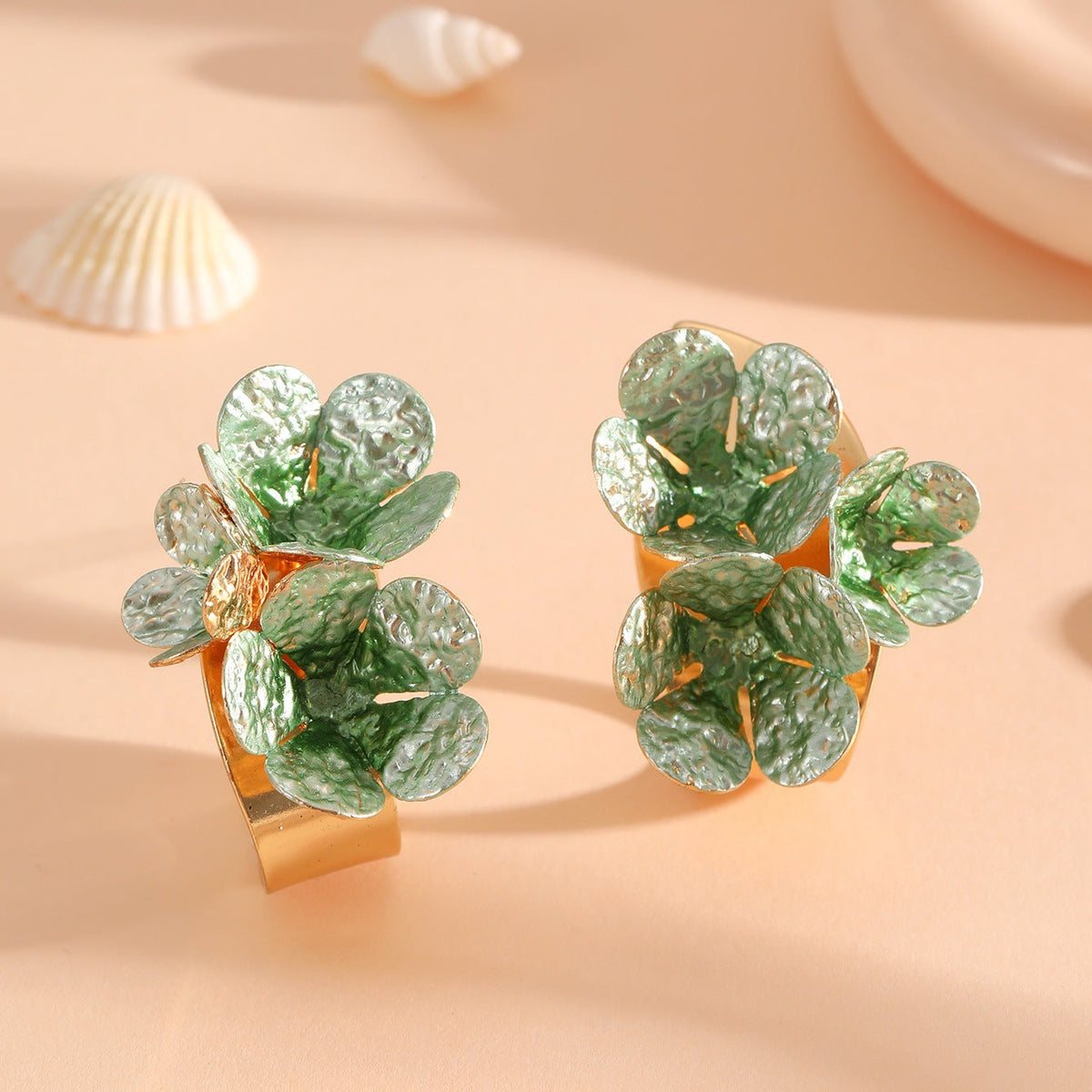 Boucles d'oreilles pour femme motif floral moderne