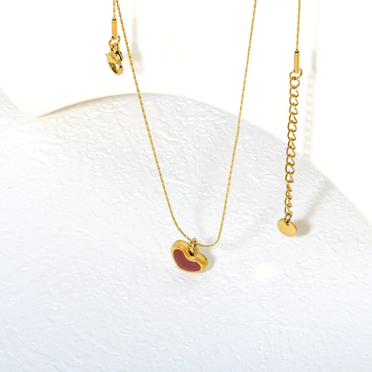 Collier pour femmes avec pendentif croix étincelant en acier inoxydable doré