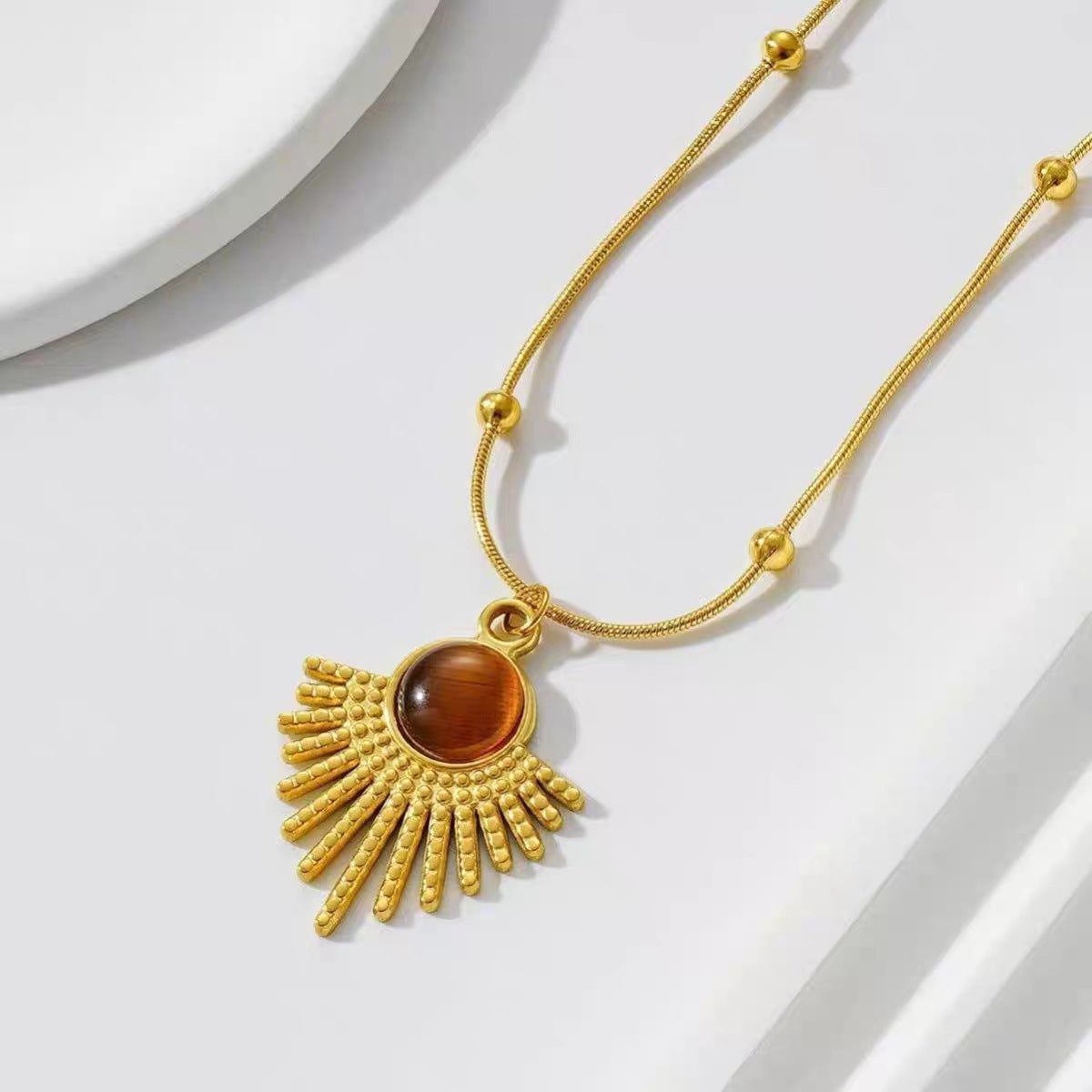 Collier avec pendentif rayon de soleil