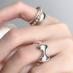 Bague pour femme au design vague moderne