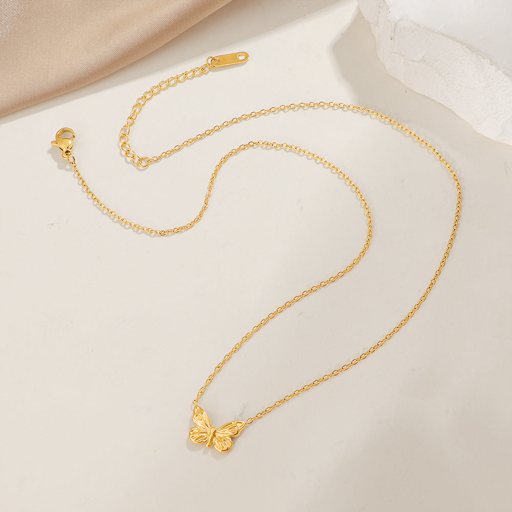 Collier délicat avec pendentif papillon pour femme