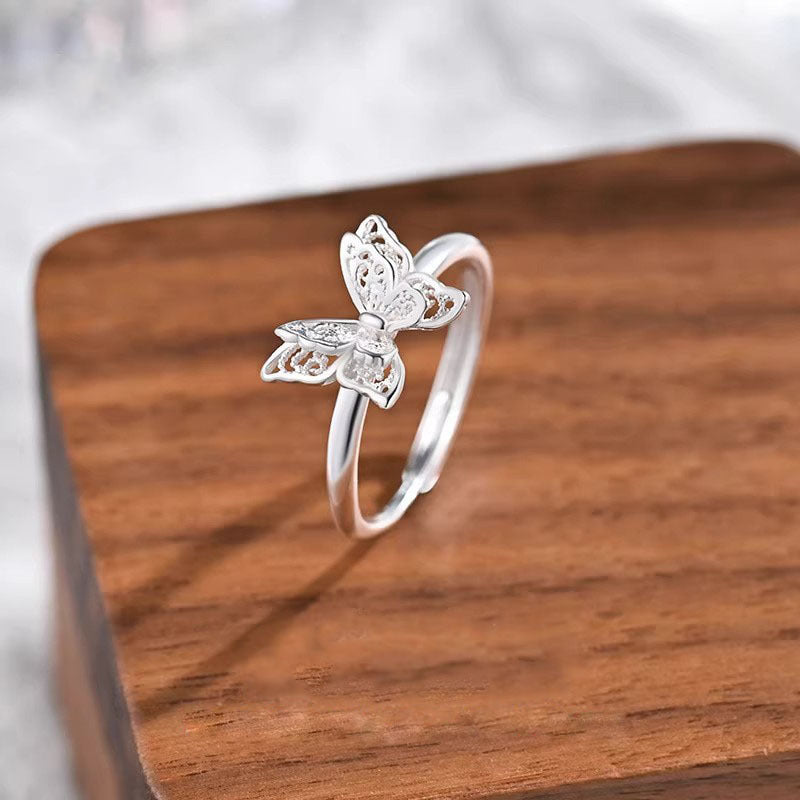 Bague papillon délicate pour femme avec détails fins