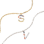 Collier pour femme avec pendentif lettre colorée et cristaux
