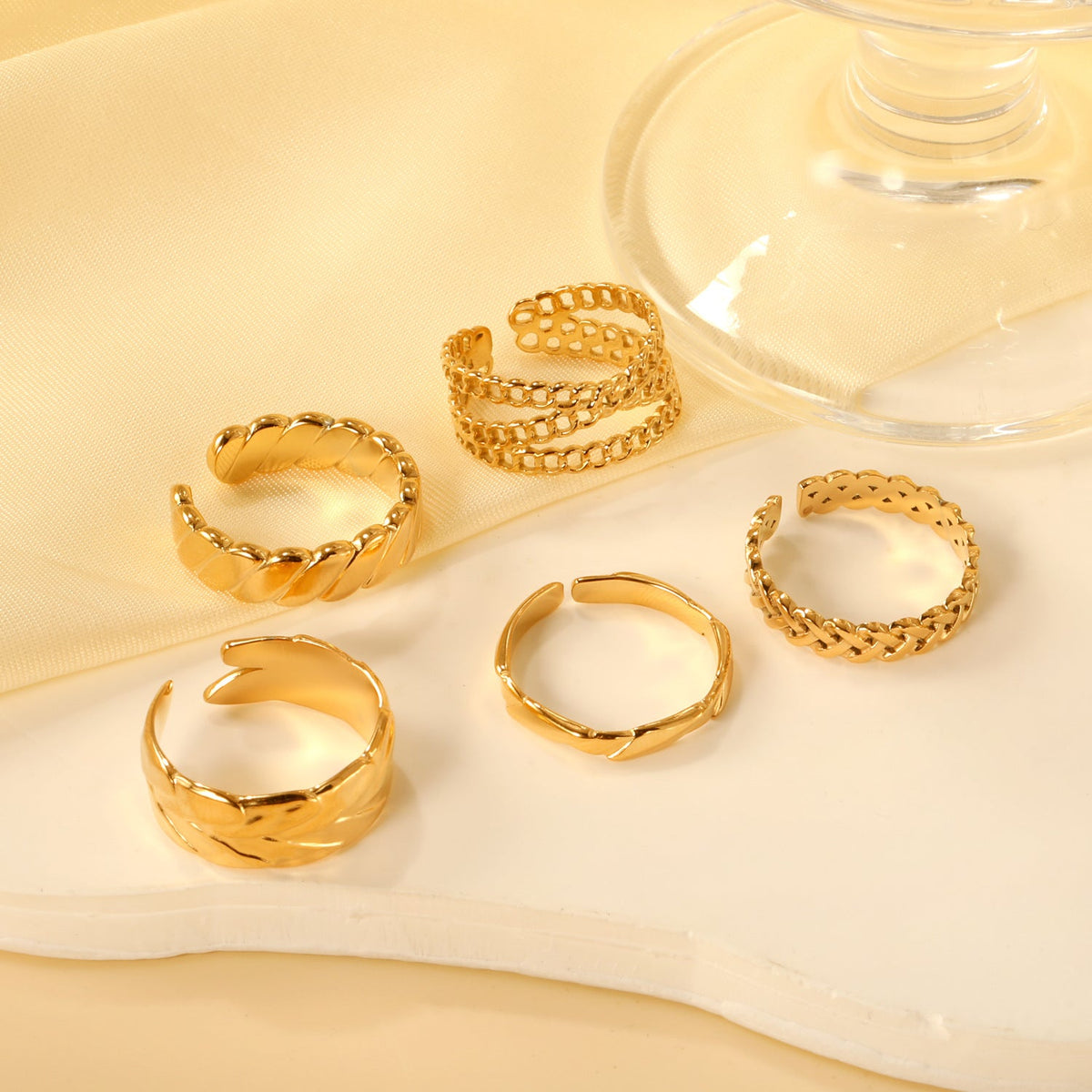 Bague élégante pour femme au design incurvé