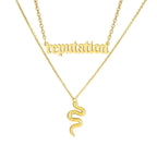 Collier pour femme avec pendentif serpent et inscription moderne