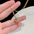 Collier délicat à breloques dorées pour femme