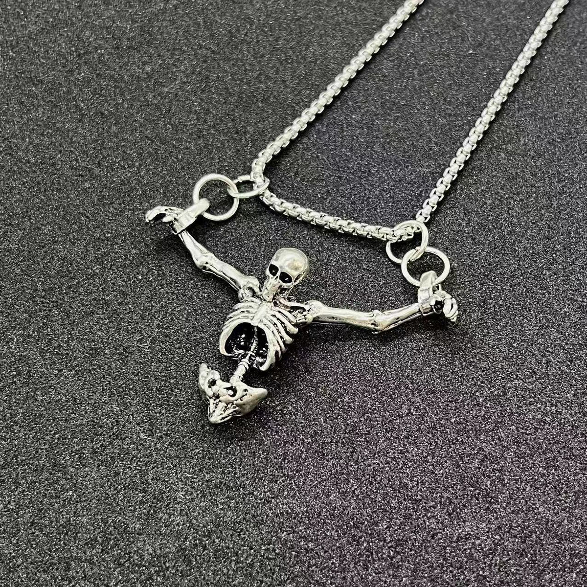 Collier pendentif squelette