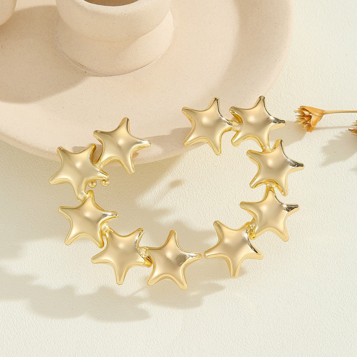 Bracelet pour femme avec perles dorées texturées