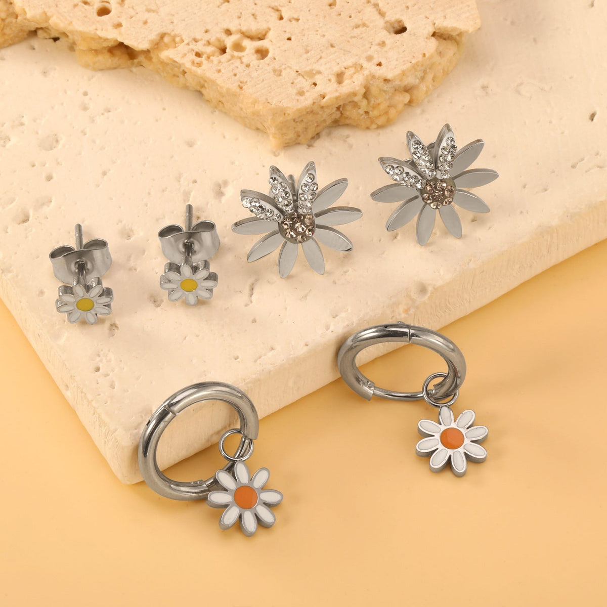 Boucles d'oreilles pendantes pour femmes au design floral