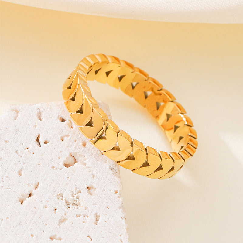 Bague pour femme avec motif ondulé élégant