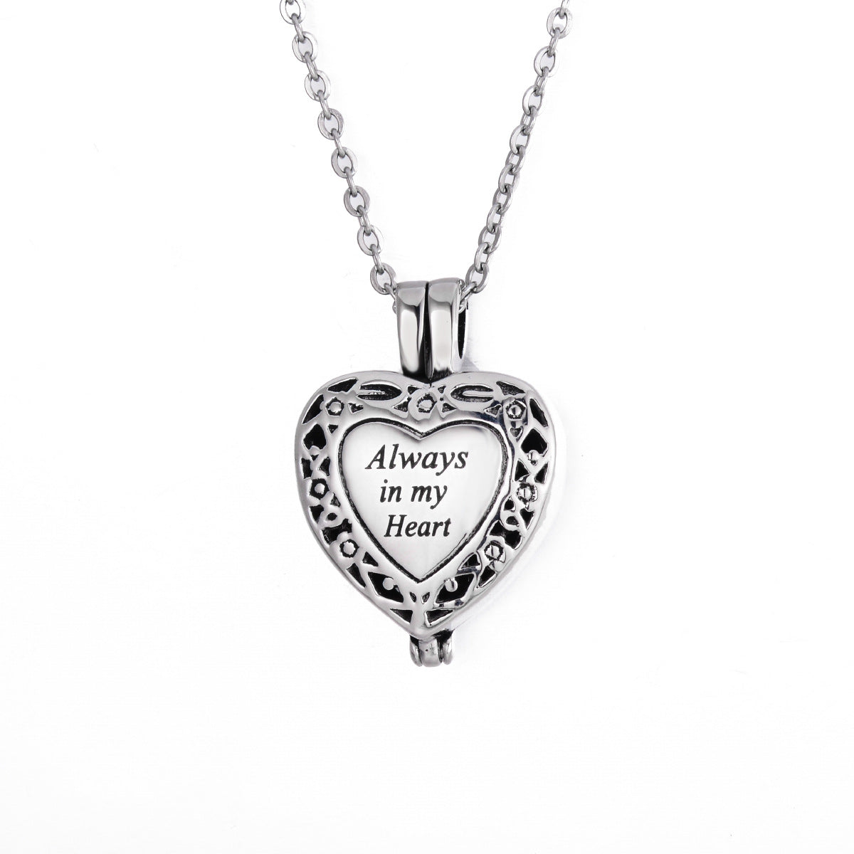 Collier pour femme avec médaillon cœur gravé