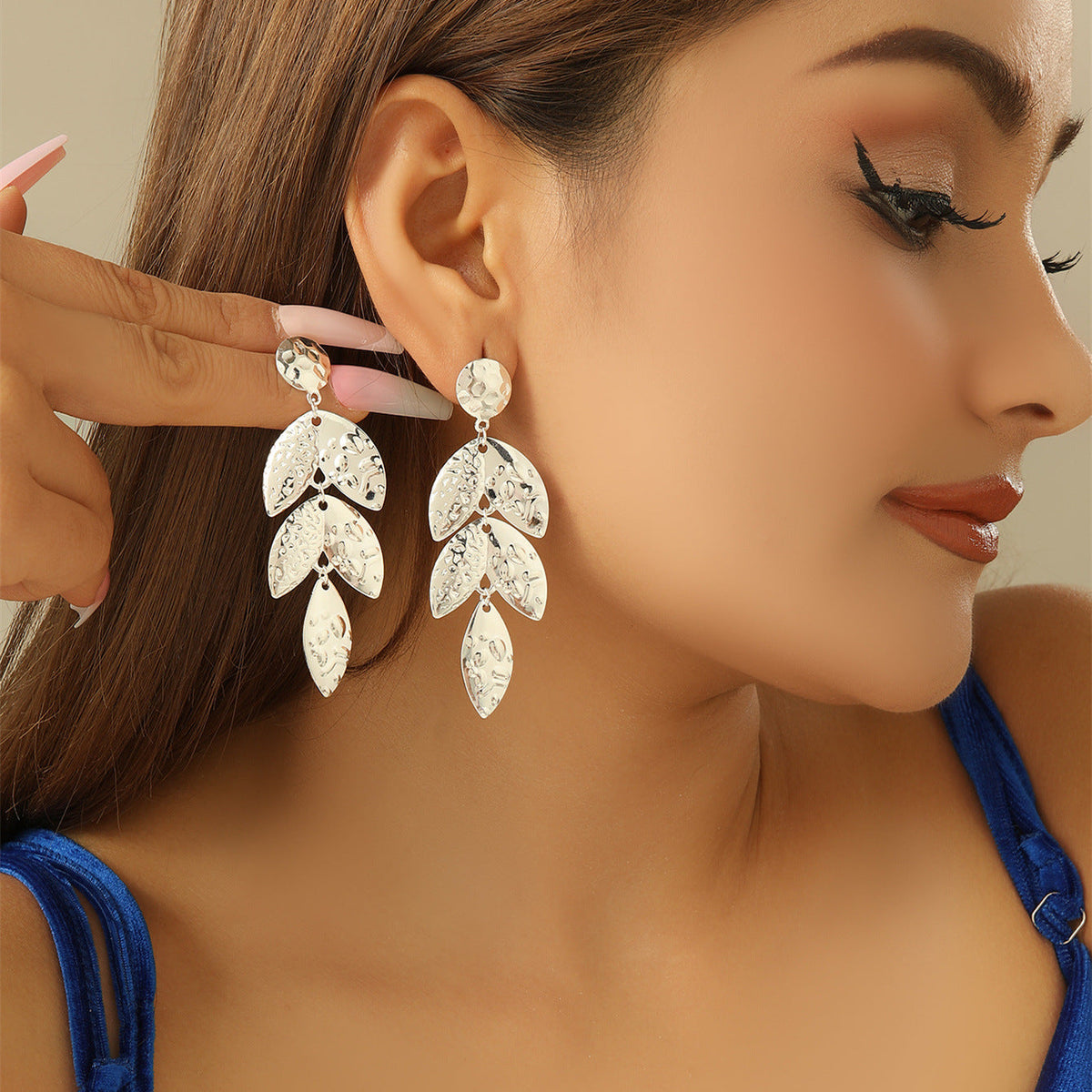 Boucles d'oreilles pendantes pour femme motif feuille