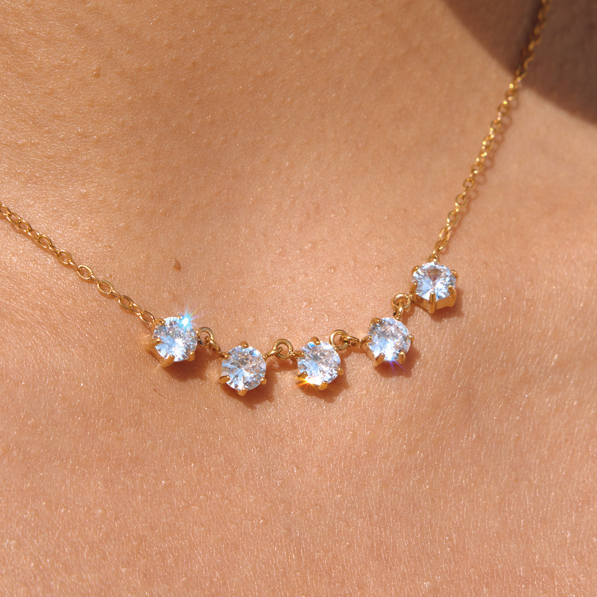 Collier pour femme avec pendentifs en zircone et longueur réglable