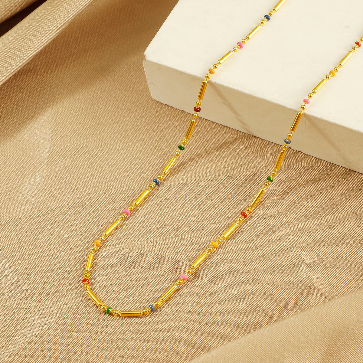 Collier de perles colorées pour femme
