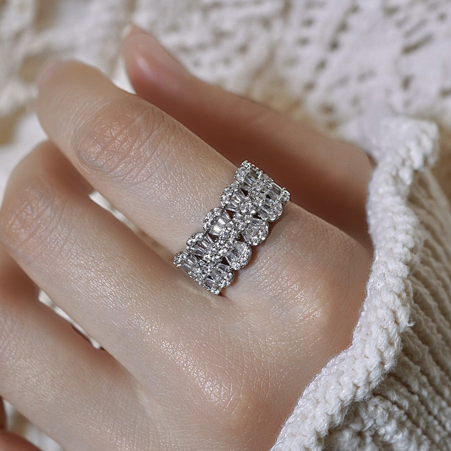 Bague de luxe pour femme avec ornements en zircone