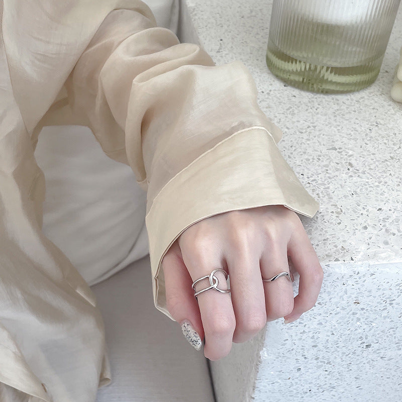 Bague ouverte pour femme au design incurvé élégant