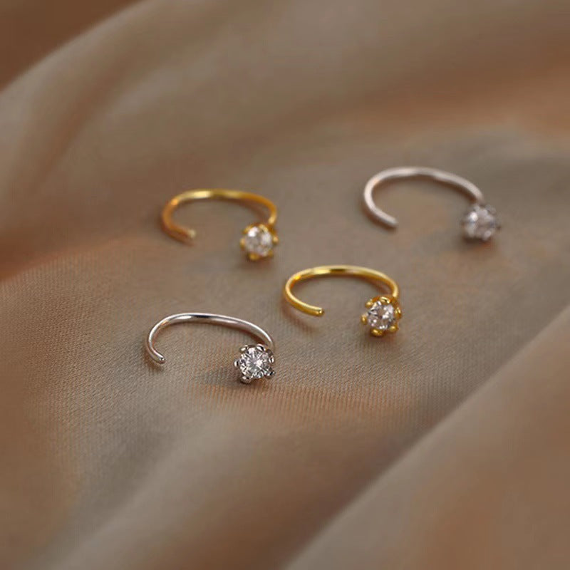 Boucles d'oreilles puces étincelantes et élégantes
