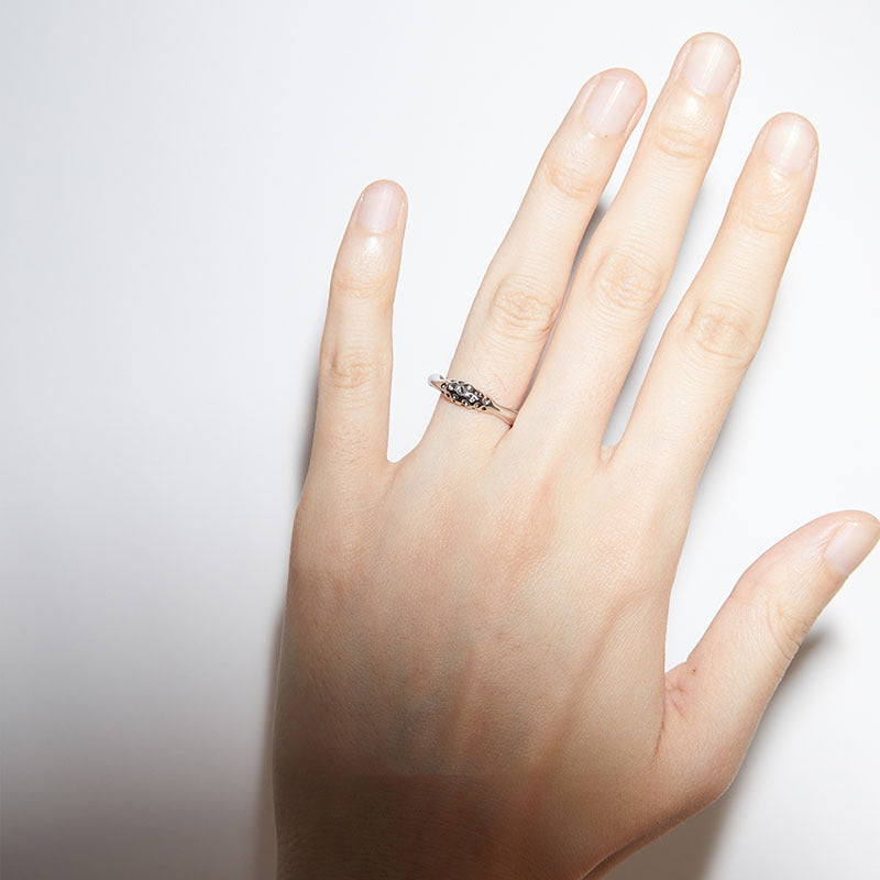 Bague ouverte pour femme au design texturé